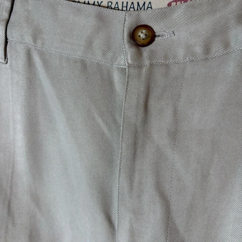 Tommy Bahama 100% Silk‎ Pleated Shorts Gray Size 34